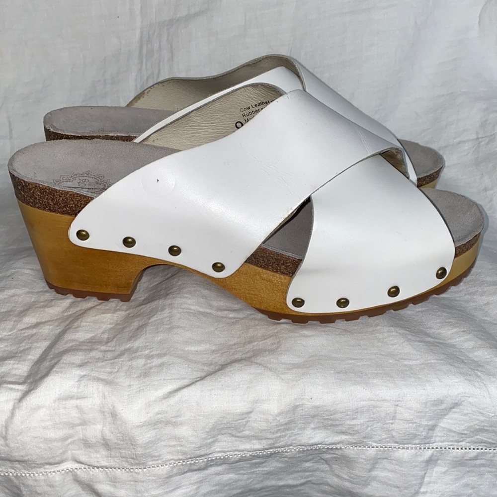 ECOTE White Leather Criss Cross Wooden Clog- they fit like a 9.5